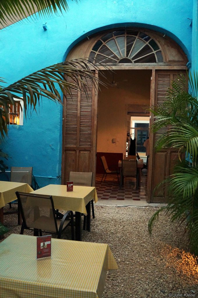 Café Crème patio, Merida, Mexico