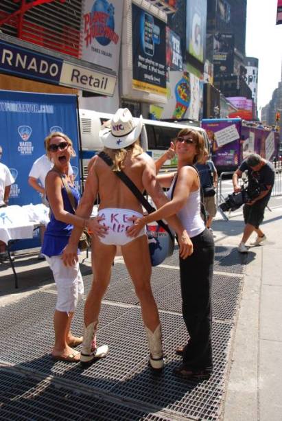 naked cowboy Jul