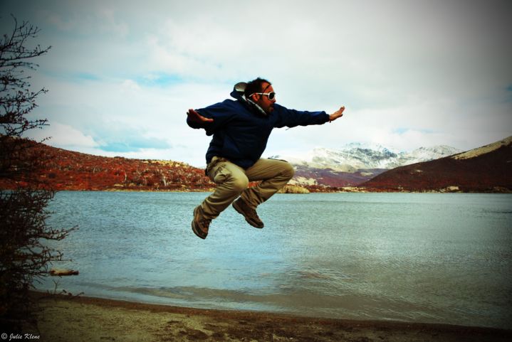 Dia 12 Una Persona Saltando