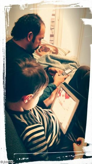 men & tablets, Marseille, France