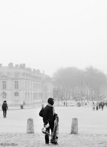 street vendor b&w, Versailles, France