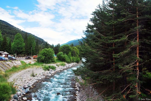 Rafting with Quey'Raft, Château-Ville-Vieille, France